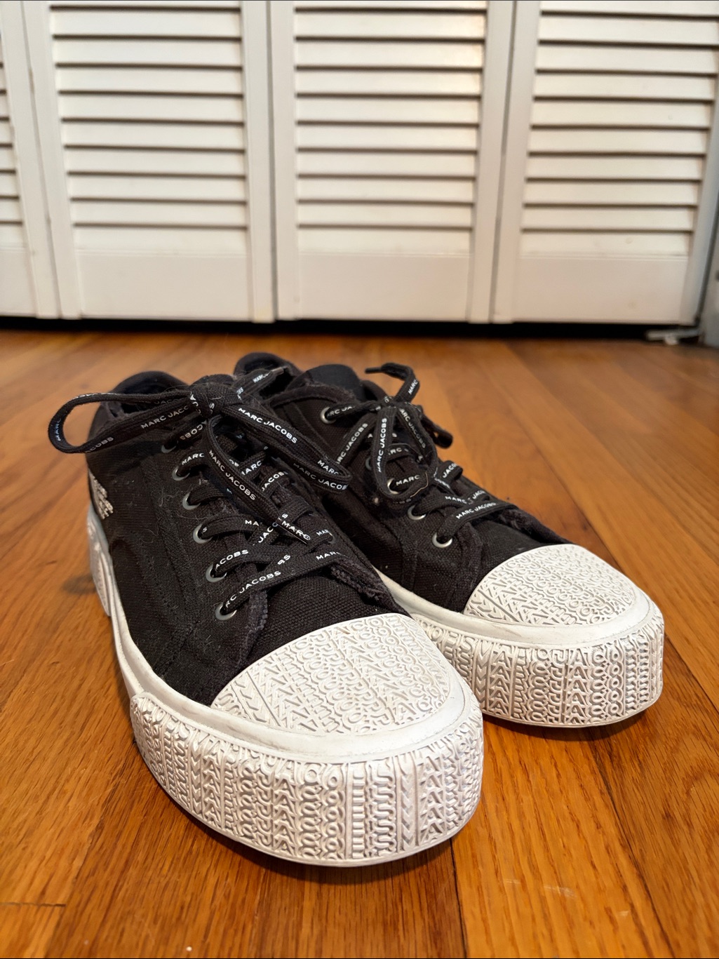 Marc Jacobs Black Canvas Low-Top Sneakers With White Textured Toe And Sole
